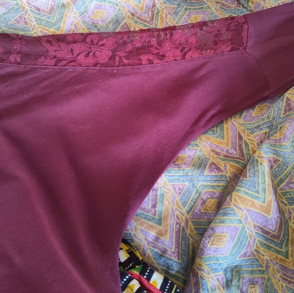 M-L Tag less Maroon Lace Crew Neck Cut Out Long-sleeve Top - Picture 14 of 15